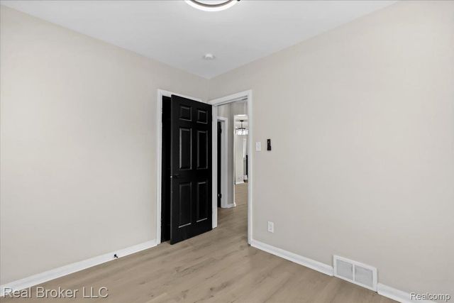 16853 Mansfield Street, Detroit, MI 48235