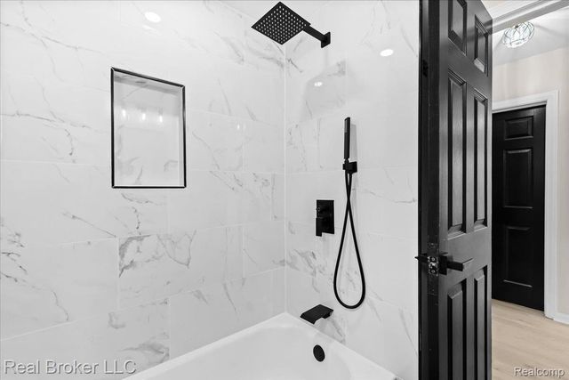 16853 Mansfield Street, Detroit, MI 48235