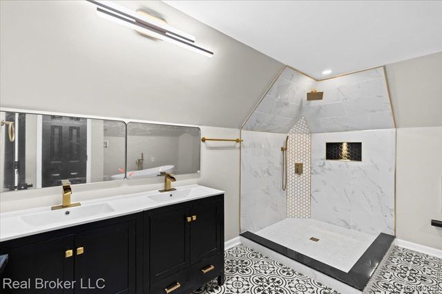 16853 Mansfield Street, Detroit, MI 48235