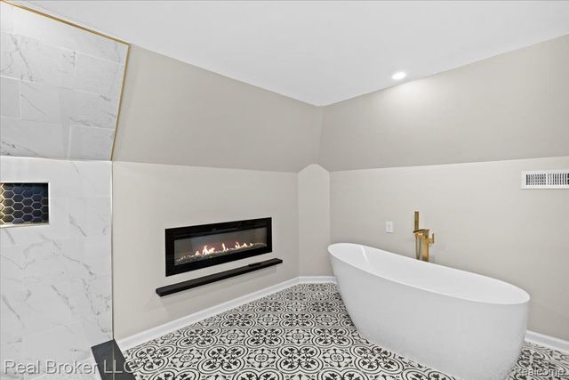 16853 Mansfield Street, Detroit, MI 48235