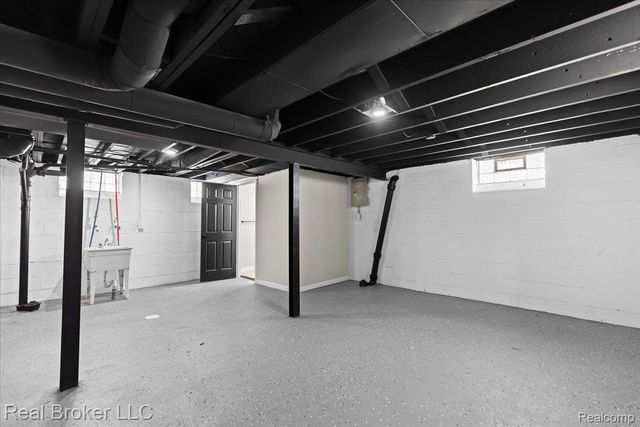 16853 Mansfield Street, Detroit, MI 48235