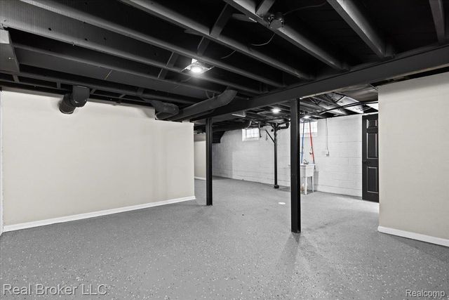 16853 Mansfield Street, Detroit, MI 48235