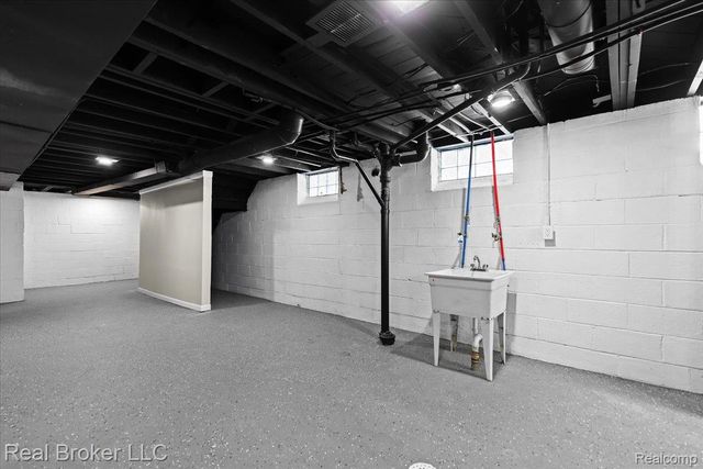 16853 Mansfield Street, Detroit, MI 48235