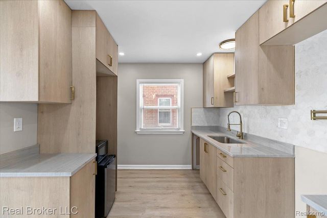 16853 Mansfield Street, Detroit, MI 48235