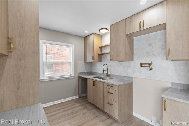 16853 Mansfield Street, Detroit, MI 48235