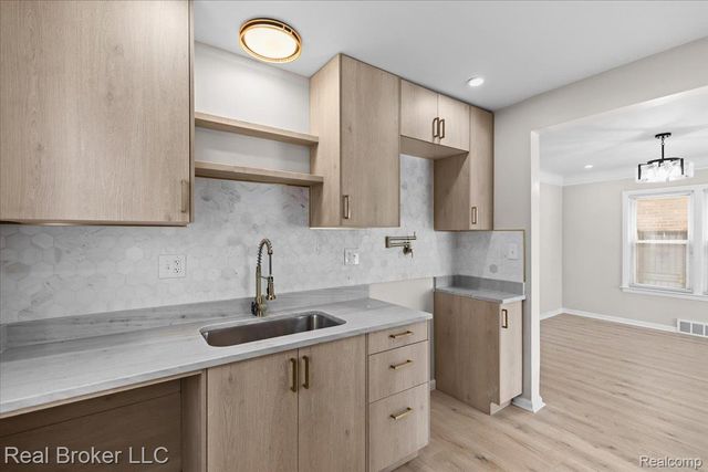 16853 Mansfield Street, Detroit, MI 48235