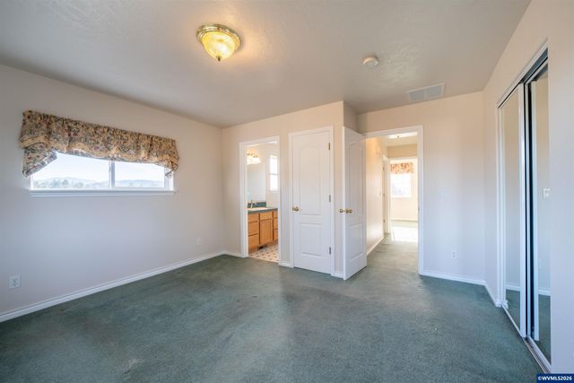 5405 NE Port Ln, Lincoln City, OR 97367