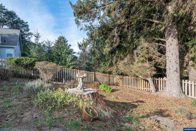 5405 NE Port Ln, Lincoln City, OR 97367