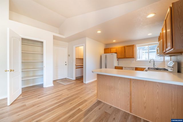 5405 NE Port Ln, Lincoln City, OR 97367