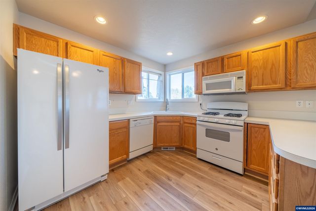 5405 NE Port Ln, Lincoln City, OR 97367