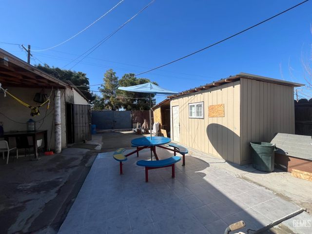 207 Fillmore Street, Taft, CA 93268