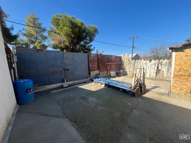 207 Fillmore Street, Taft, CA 93268