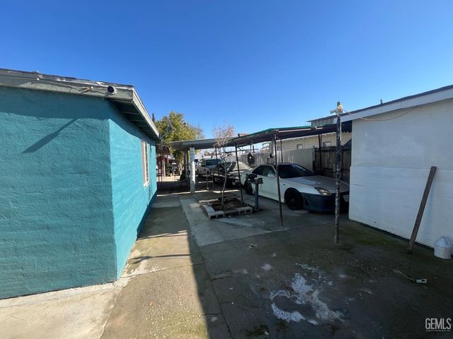 207 Fillmore Street, Taft, CA 93268