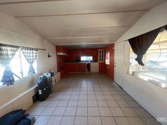 207 Fillmore Street, Taft, CA 93268