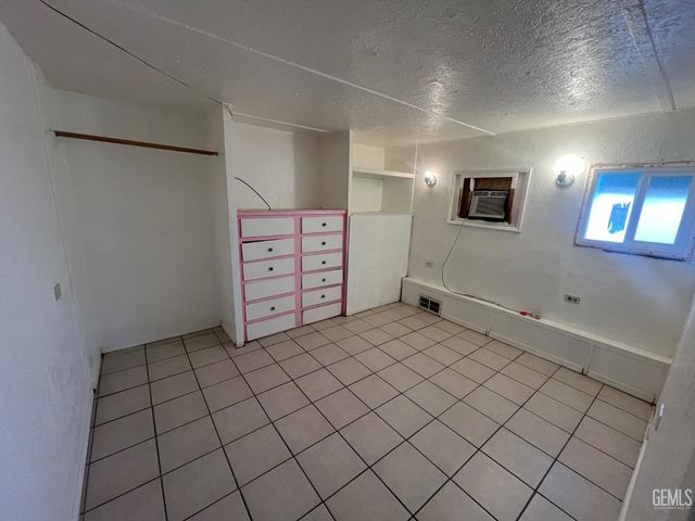 207 Fillmore Street, Taft, CA 93268