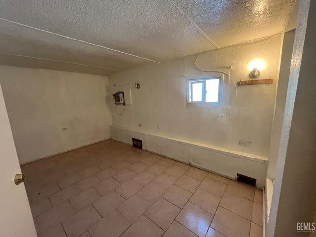 207 Fillmore Street, Taft, CA 93268