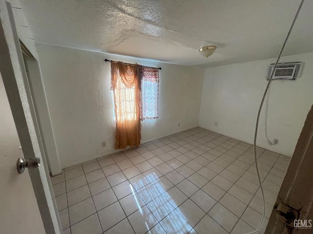 207 Fillmore Street, Taft, CA 93268