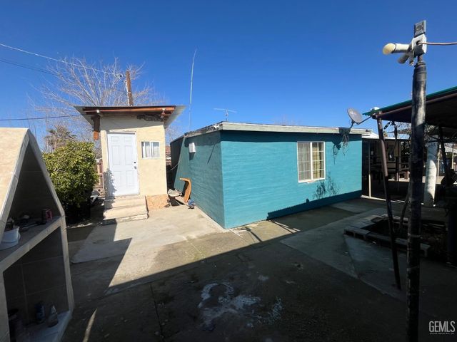 207 Fillmore Street, Taft, CA 93268