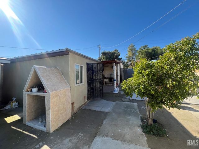 207 Fillmore Street, Taft, CA 93268