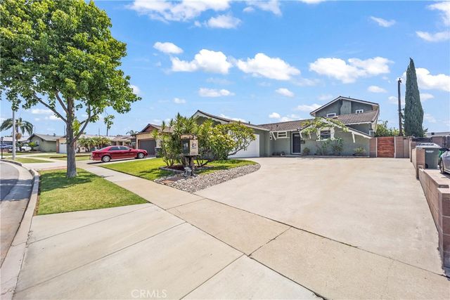 11724 Hollyview, La Mirada, CA 90638