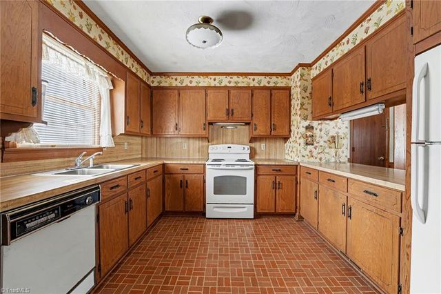 3369 Frye Bridge Road, Clemmons, NC 27012