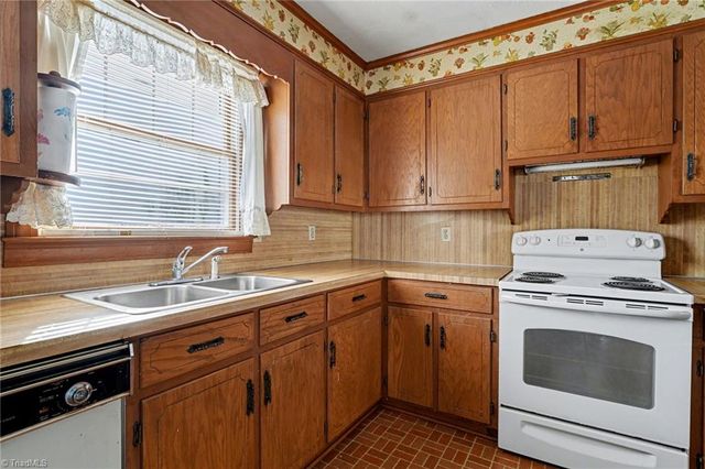 3369 Frye Bridge Road, Clemmons, NC 27012