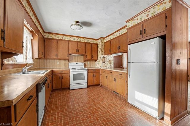 3369 Frye Bridge Road, Clemmons, NC 27012