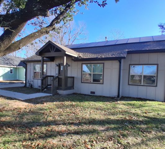 814 Chestnut Street, Bonham, TX 75418