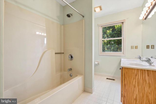 100 NOBLE DR, Downingtown, PA 19335