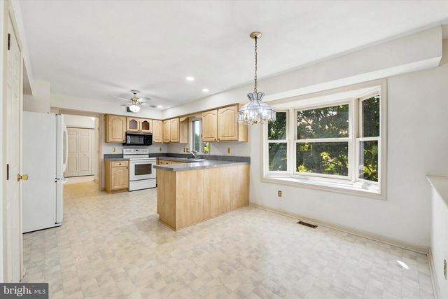 100 NOBLE DR, Downingtown, PA 19335