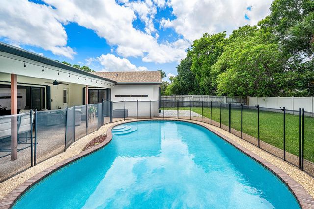 18235 104th Terrace S, Boca Raton, FL 33498