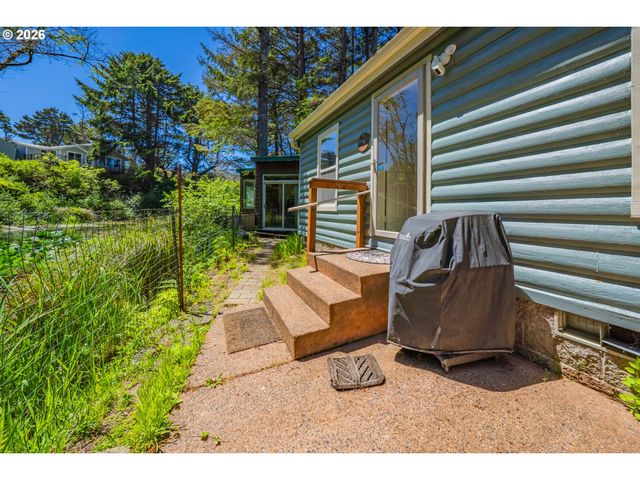 1232 Se 2ND Ct, Lincoln City, OR 97367