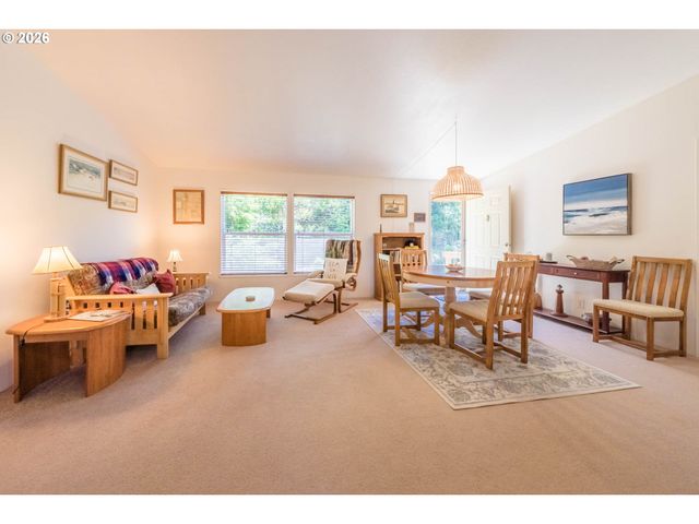 1232 Se 2ND Ct, Lincoln City, OR 97367