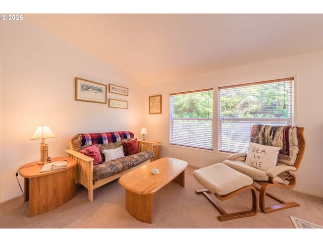 1232 Se 2ND Ct, Lincoln City, OR 97367