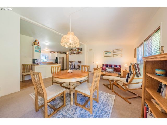 1232 Se 2ND Ct, Lincoln City, OR 97367