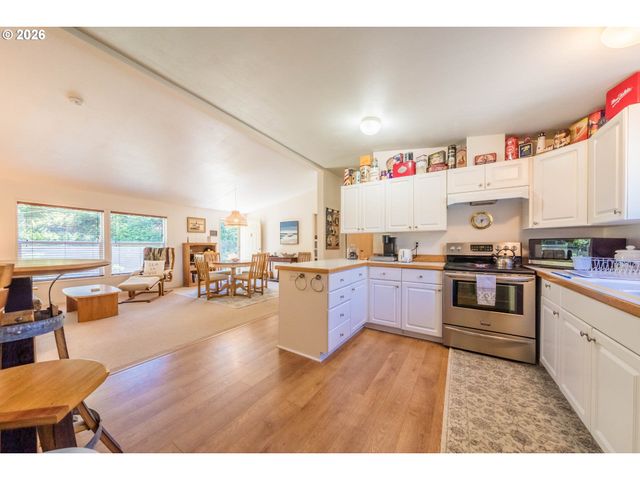 1232 Se 2ND Ct, Lincoln City, OR 97367
