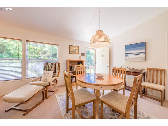 1232 Se 2ND Ct, Lincoln City, OR 97367