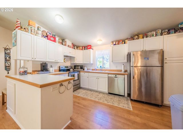 1232 Se 2ND Ct, Lincoln City, OR 97367