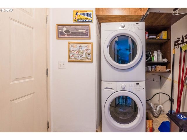 1232 Se 2ND Ct, Lincoln City, OR 97367