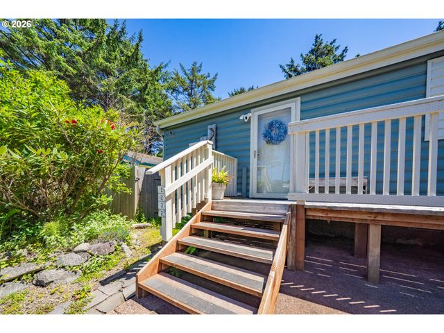 1232 Se 2ND Ct, Lincoln City, OR 97367