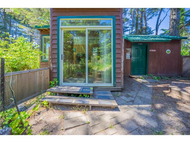 1232 Se 2ND Ct, Lincoln City, OR 97367