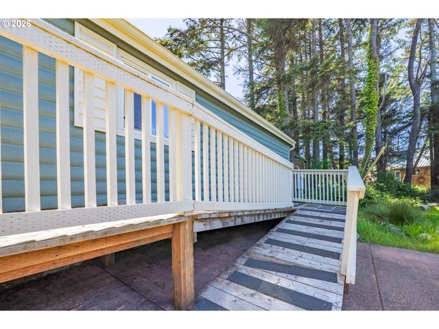 1232 Se 2ND Ct, Lincoln City, OR 97367