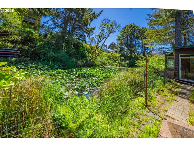 1232 Se 2ND Ct, Lincoln City, OR 97367