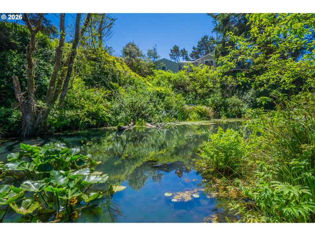 1232 Se 2ND Ct, Lincoln City, OR 97367