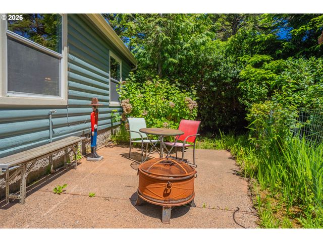 1232 Se 2ND Ct, Lincoln City, OR 97367