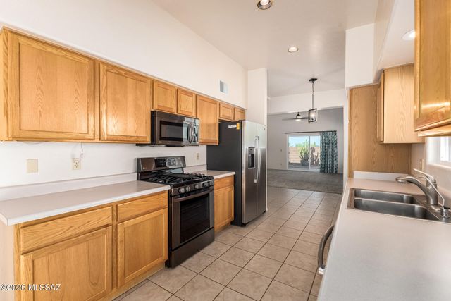 8119 N Peppersauce Drive, Tucson, AZ 85704