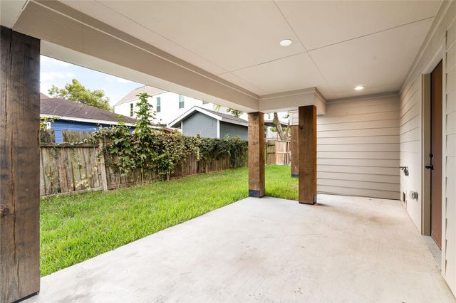 2216 Bringhurst Street, Houston, TX 77026