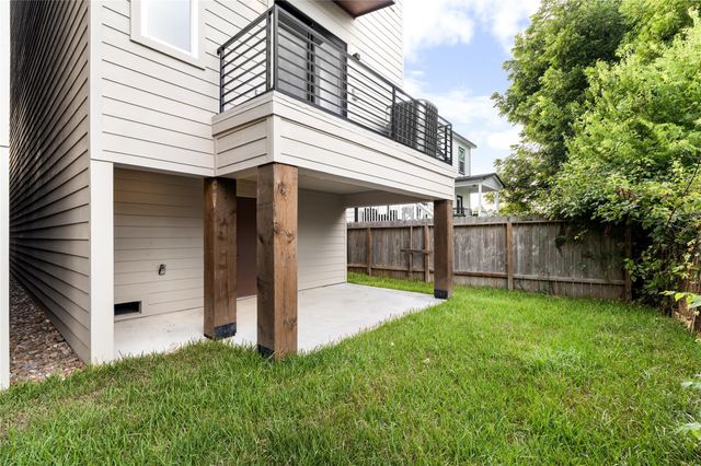 2216 Bringhurst Street, Houston, TX 77026