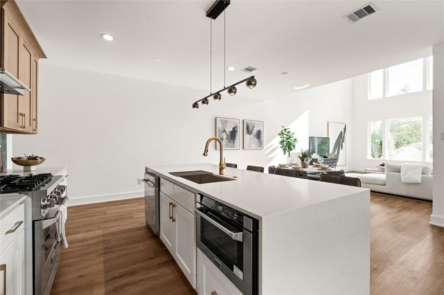 2216 Bringhurst Street, Houston, TX 77026