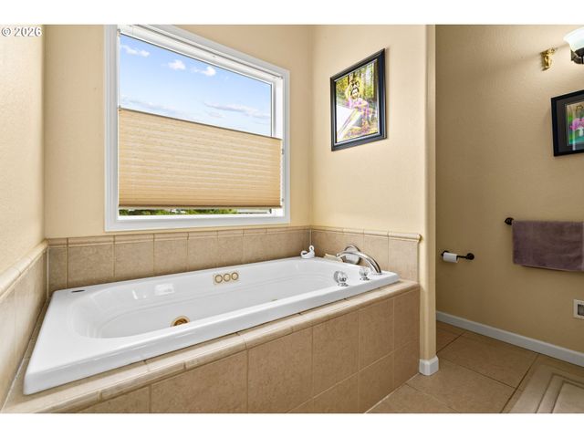 2264 BLUE HERON Ln, Eugene, OR 97402
